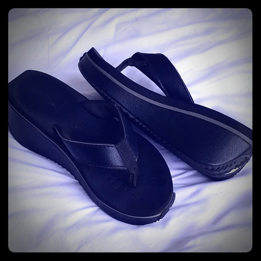 Volatile flip flops